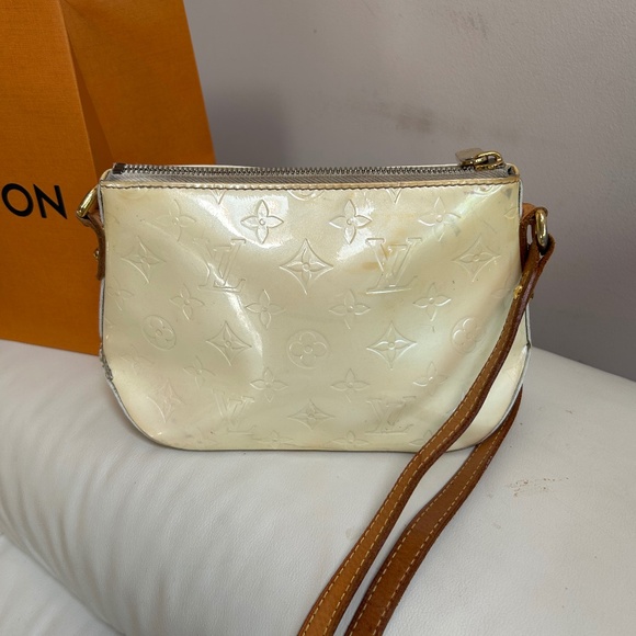 ** WOW** 💫Louis Vuitton Minna Street Vernis Crossbody - Picture 7 of 12